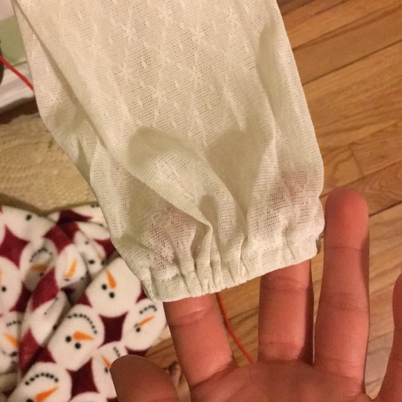 Light cream sheer mesh and lace log sleeve top - Picture 4 of 5